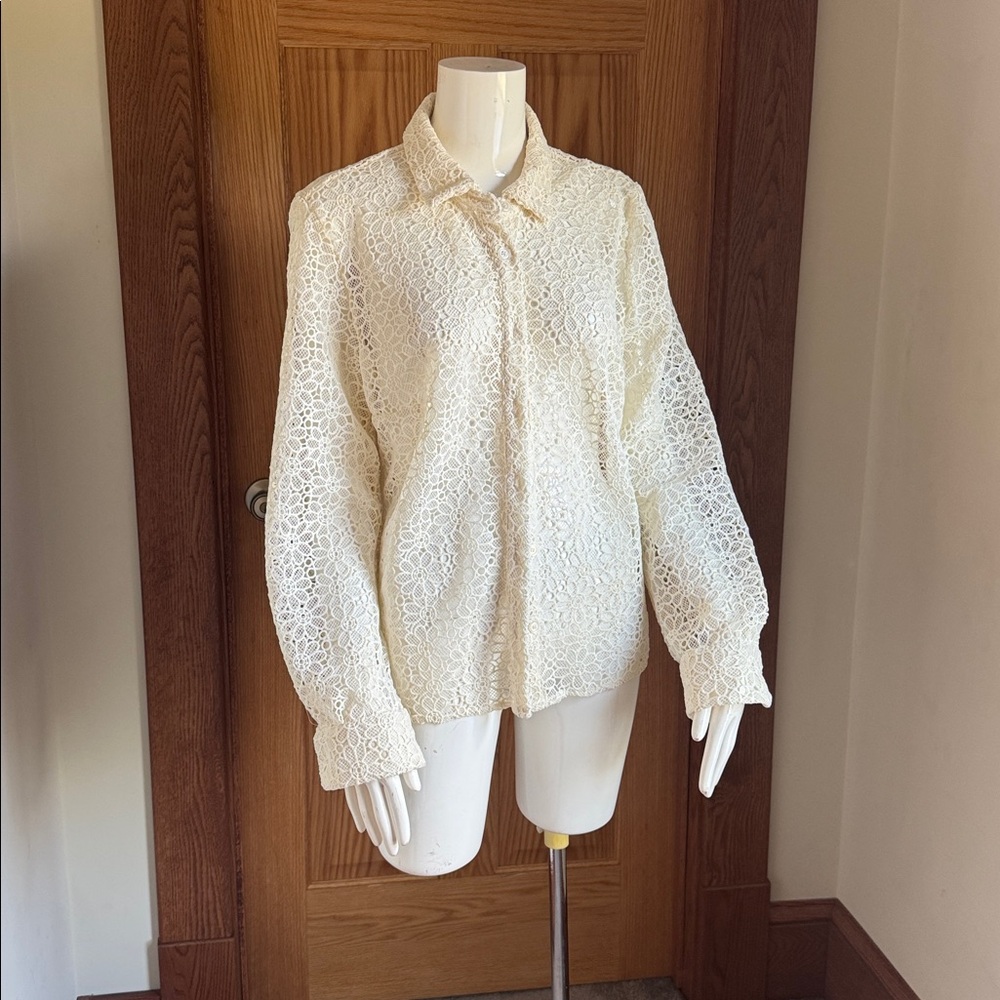 Forever 21 Ivory Floral Lace Button Down Eyelet Top SIZE M